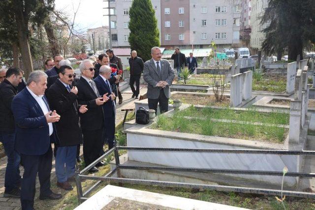 Merhum gazeteciler mezarları başında anıldı