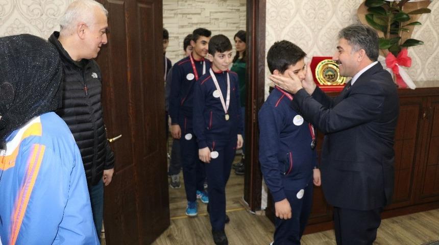 Ağrı Erkek Badminton takımı yarı finalde