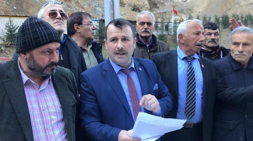 &Ccedil;aykara&acute;da muhtarların taş ocağı isyanı