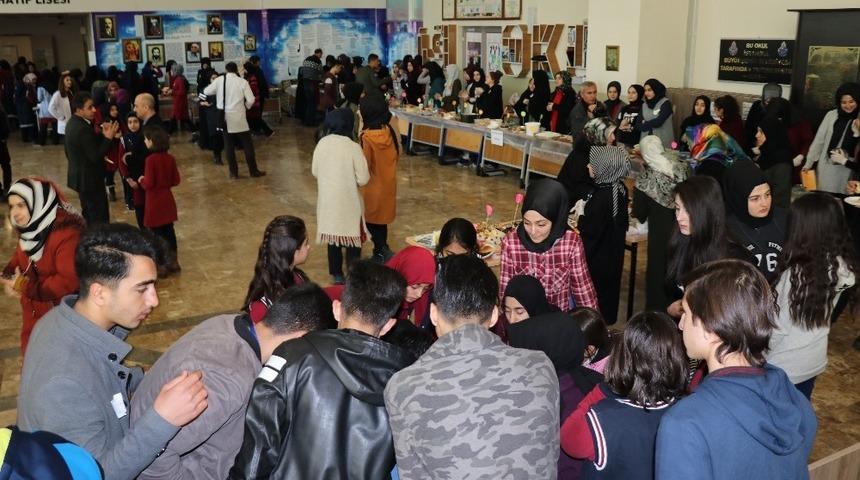 Vanlı &ouml;ğrencilerden Yemen yararına kermes