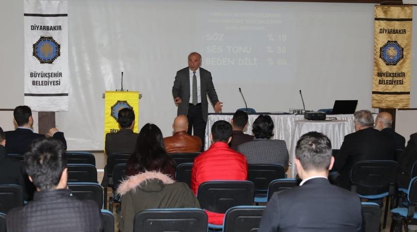 B&uuml;y&uuml;kşehir Belediyesi&rsquo;nden şof&ouml;r ve turizmcilere iletişim eğitimi