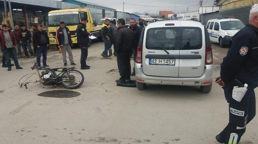 Motosiklet ile hafif ticari ara&ccedil; &ccedil;arpıştı: 1 yaralı