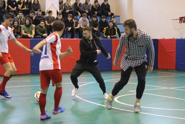Bandırmaspor’un futbolcuları öğrencilerle buluştu