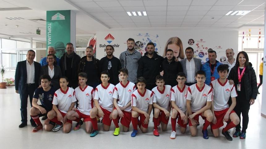 Bandırmaspor&rsquo;un futbolcuları &ouml;ğrencilerle buluştu