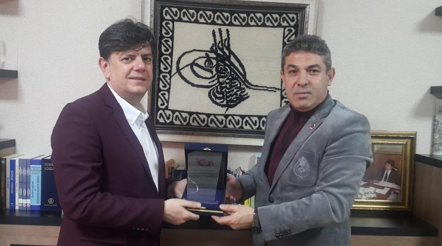 Muhtarlar Derneğinden Korkut&rsquo;a teşekk&uuml;r plaketi