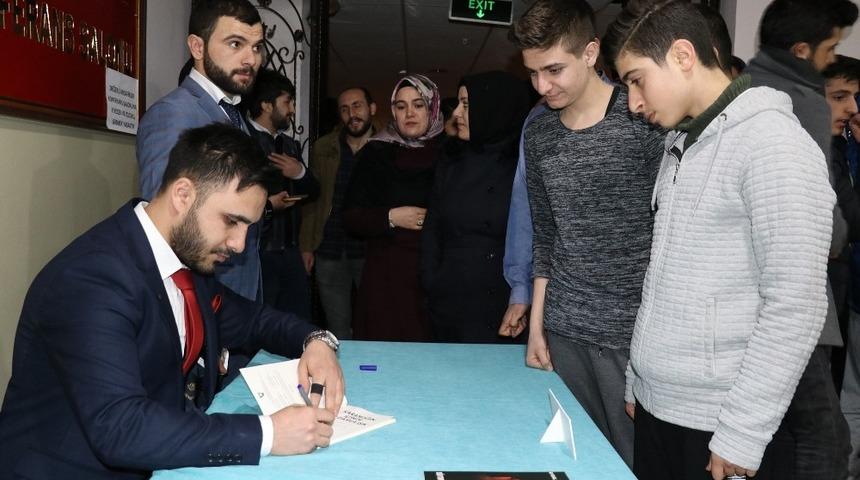 Araştırmacı Yazar Adem Turan&rsquo;dan fakir &ouml;ğrenciler yararına imza g&uuml;n&uuml;