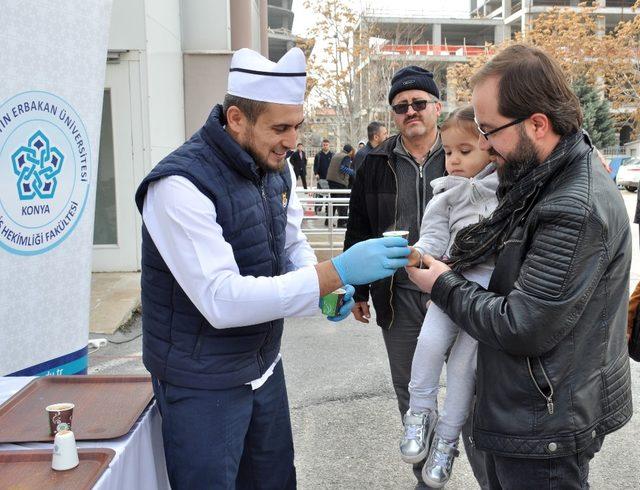 NEÜ Diş Hekimliği Fakültesinde vatandaşlara ve öğrencilere salep ikramı