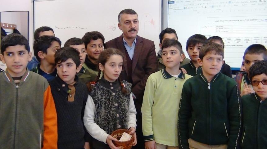 Minik &ouml;ğrencilerden anlamlı bağış