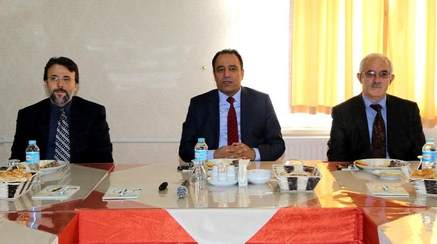 Rekt&ouml;r &Ccedil;apak, &ldquo;Hukuk ve Eczacılık Fak&uuml;lteleri İ&ccedil;in Y&Ouml;K&rsquo;e Başvurumuzu Yaptık&rdquo;