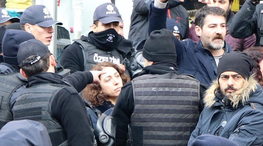 HDP'li milletvekili polis memurunun kolunu ısırdı