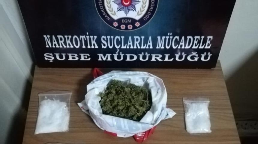 Otomobilin tavan d&ouml;şemesinde uyuşturucu ele ge&ccedil;ilrildi