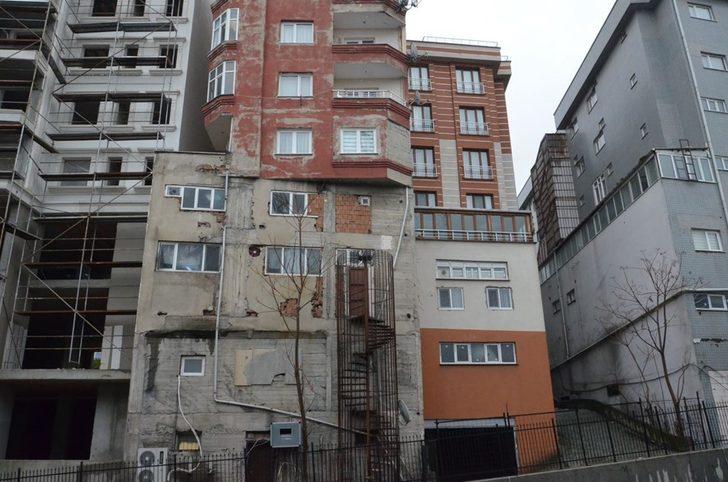 Bağcılar'da göreni şaşkına çeviren bina  G5