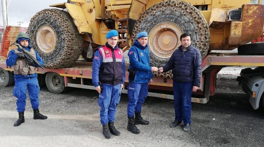 &Ccedil;alınan iş makinesi sahibine teslim edildi