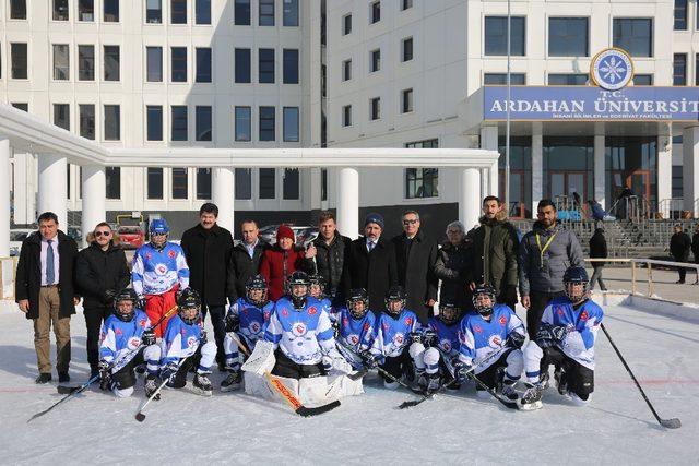 Ardahan Üniversitesinde, buz pisti açıldı