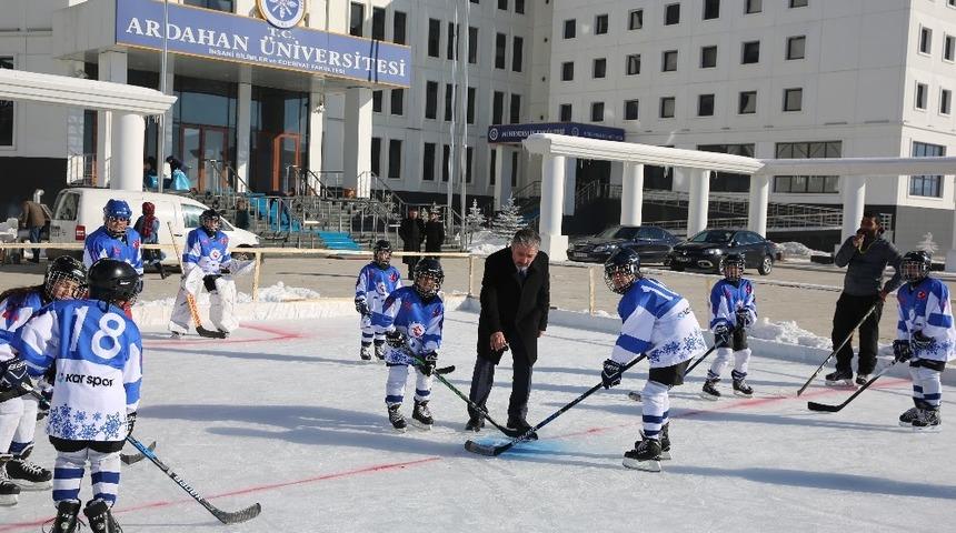 Ardahan &Uuml;niversitesinde, buz pisti a&ccedil;ıldı