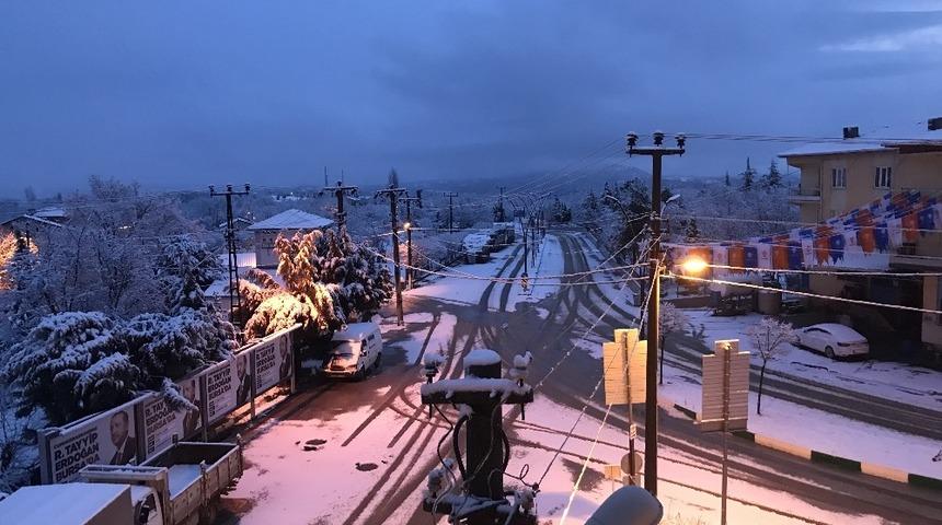 Bursa&rsquo;nın dağ il&ccedil;eleri beyaza b&uuml;r&uuml;nd&uuml;