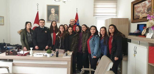 Lise öğrencilerinden İlçe Jandarma Komutanlığına ziyaret