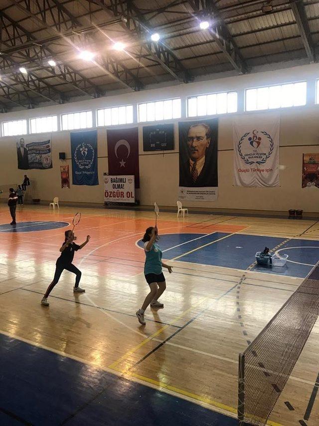 Basminton Analigde yarı finalde