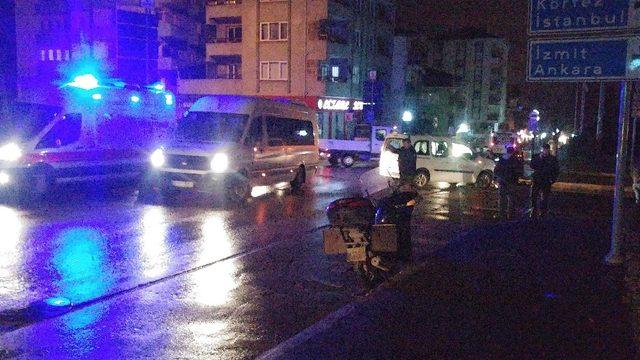 İşçi servisi hafif ticari araçla çarpıştı: 2 yaralı