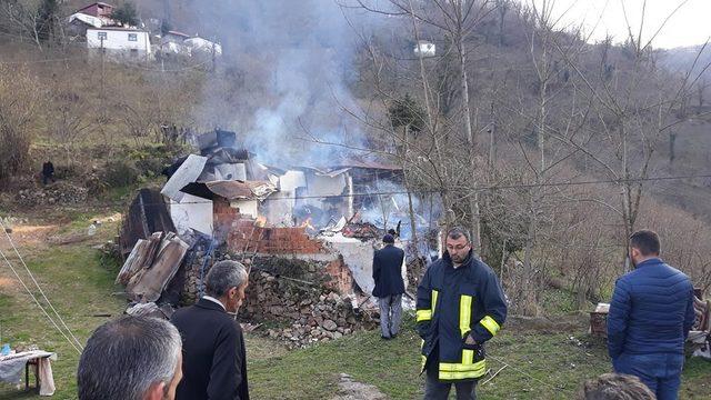 Uykudan yangınla uyandılar