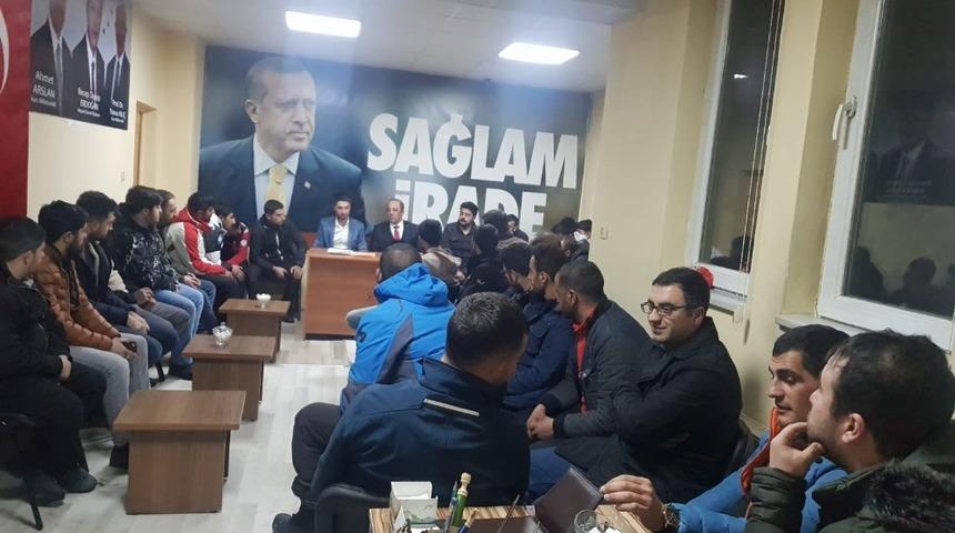 Sarıkamış&rsquo;ta Ak Gen&ccedil;lik kolları sıvadı