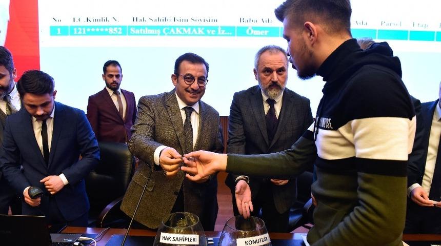 Yeni Mamak kentsel d&ouml;n&uuml;ş&uuml;m kura &ccedil;ekilişi yapıldı