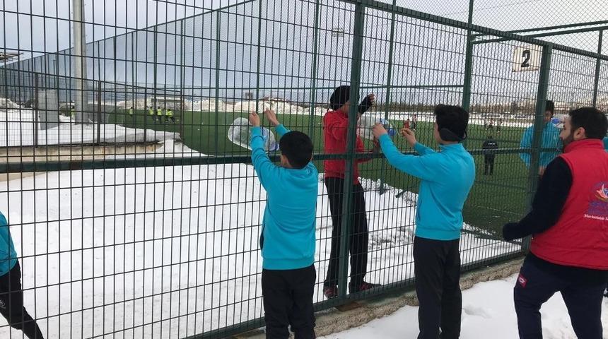 Minik y&uuml;rekler yaban hayatı unutmadı