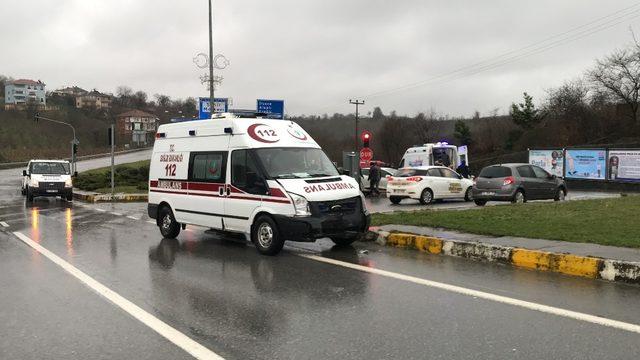 Düzce’de ambulans otomobille çarpıştı: 1 yaralı