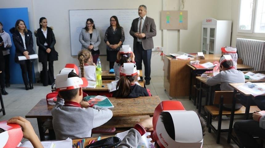 Kuşadası’nda Aydem Sınıf Kitaplığı oluşturuldu