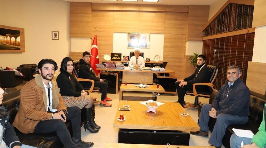 Şampiyon sporculardan Kaymakam Arıcan&rsquo;a ziyaret