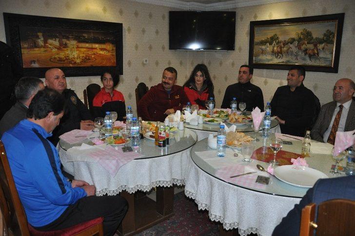 Bakan Soylu’dan kadın sporculara malzeme desteği G3