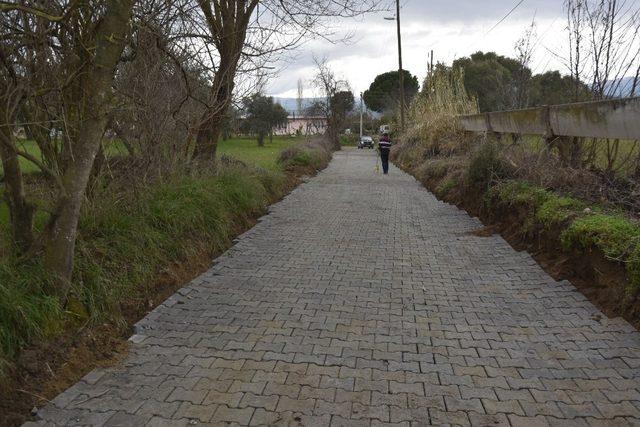 Nazilli Belediyesi kırsalda yol hamlelerine devam ediyor