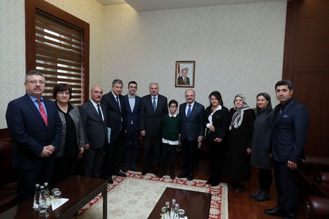 Türkiye 2’incisi öğrenci ödülünü aldı