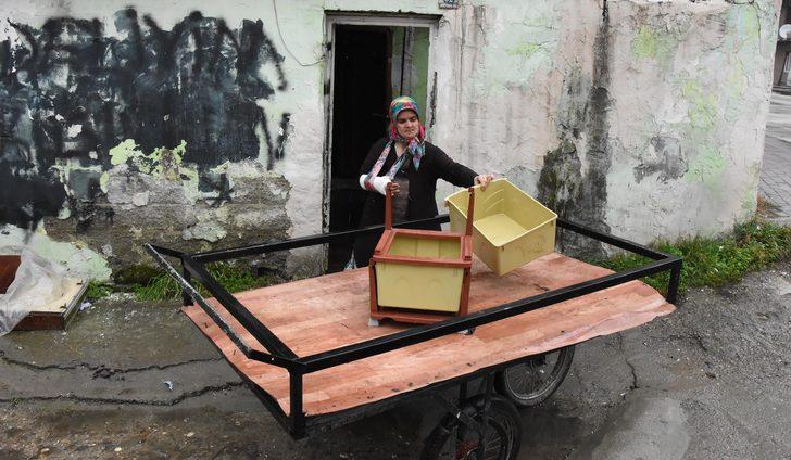 Hurda toplayarak, 5 çocuğuna bakıyor  G2