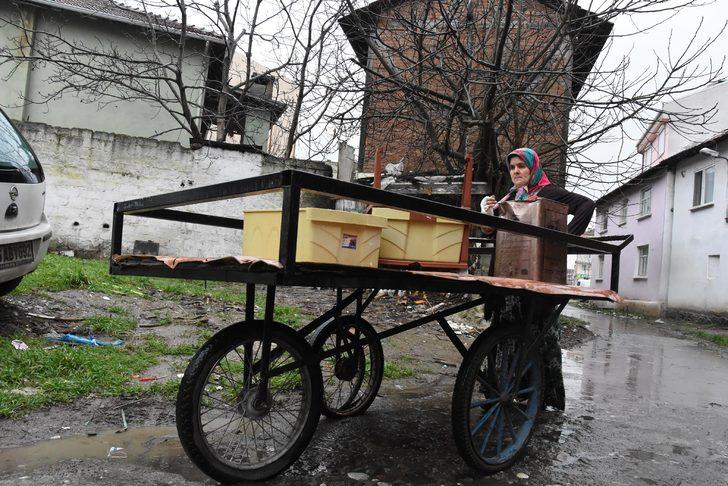 Hurda toplayarak, 5 çocuğuna bakıyor  G3