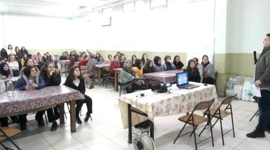 &Ouml;ğrencilere bilişimin geleceği ve fırsatları anlatıldı