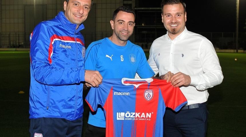 Altınordu&rsquo;dan Xavi&rsquo;ye forma hediyesi