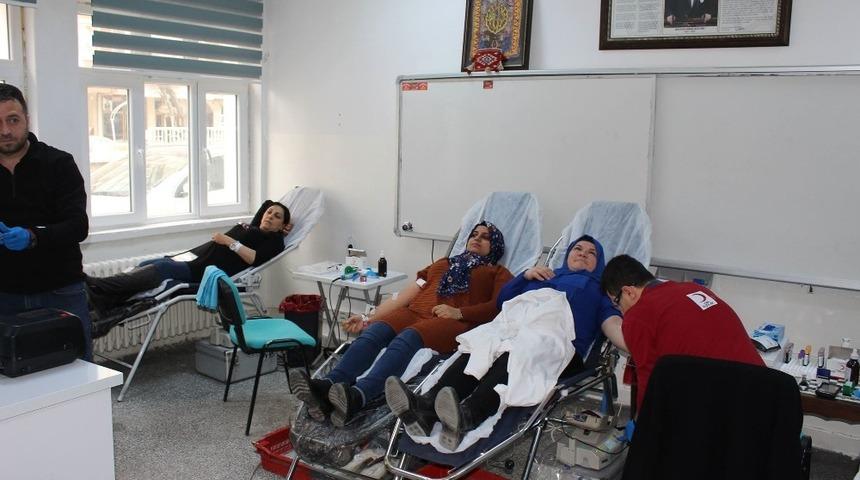 Halk eğitim merkezinden kan bağışı