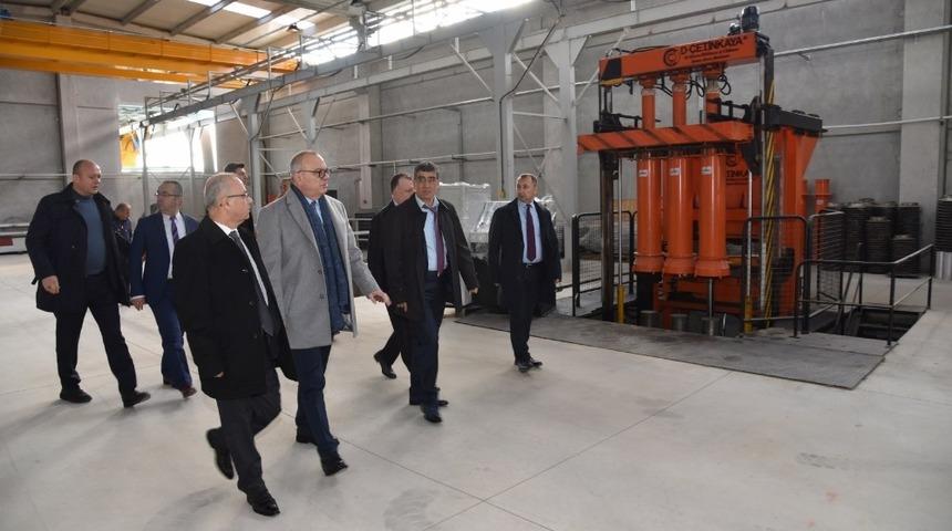 Başkan Ergün kilit parke taş fabrikasını gezdi