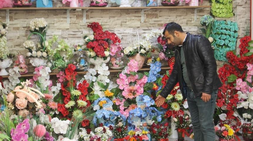 Siirt’te çiçekçilerin yüzü Sevgililer Günü’nde güldü