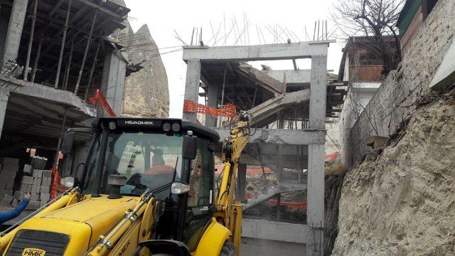 Peribacalarındaki otel inşaatında yıkım (2)