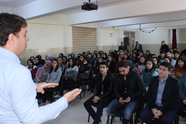 Cizre’de öğrencilere yönelik mesleki kariyer ve meslek tanıtım programı düzenlendi