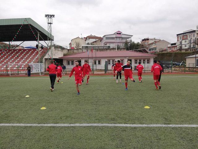 Lider evinde rahat kazandı