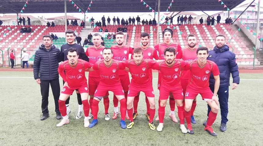 Lider evinde rahat kazandı