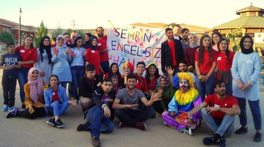 &Uuml;niversite &ouml;ğrencileri 63 sosyal duyarlılık projesi ger&ccedil;ekleştirdi