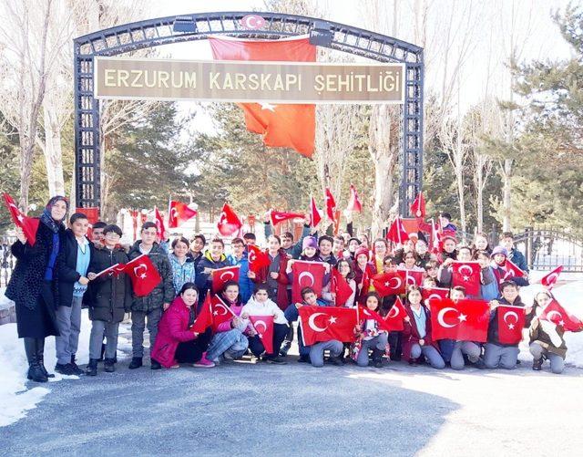 Ortaokul öğrencilerinden Karskapı Şehitliğine ziyaret