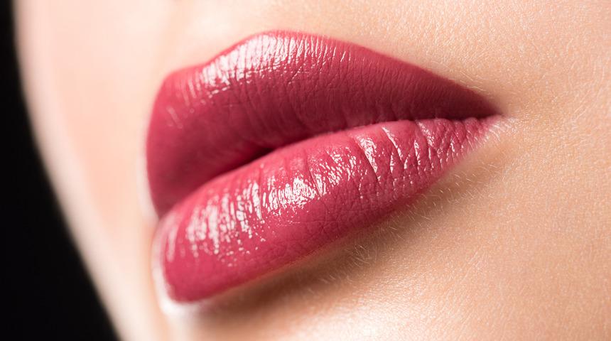 Sevgililer Günü'nde güzelliğinizi çekici dudaklar ile tamamlayın 