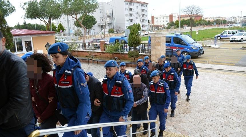 Didim&rsquo;deki &rsquo;Hazine arazisi talanı operasyonu&rsquo;nda g&ouml;zaltına alınanlar adliyeye sevke edildi