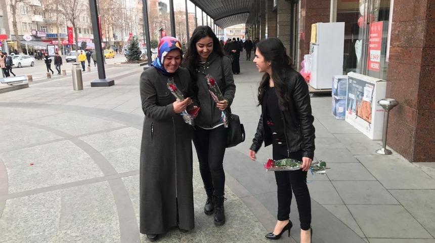 Doğa Cadde&rsquo;den sevgililer g&uuml;n&uuml; jesti