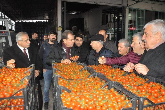 CHP’li Seçer hal esnafıyla bir araya geldi